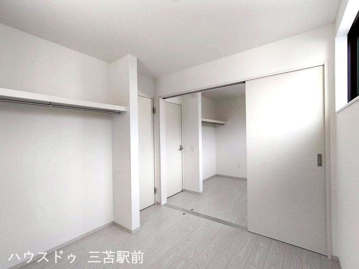 北側4.5帖×4.5帖洋室