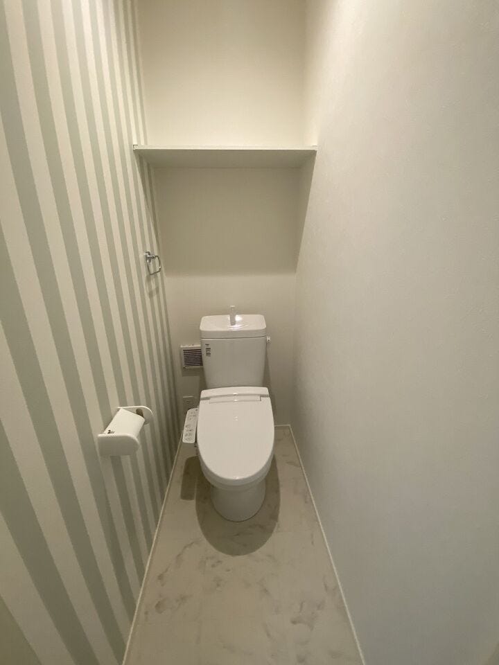 三大水回りの一つ…トイレは生活に欠かせない空間。シンプルで清潔感のある空間をご体感していただけます♪