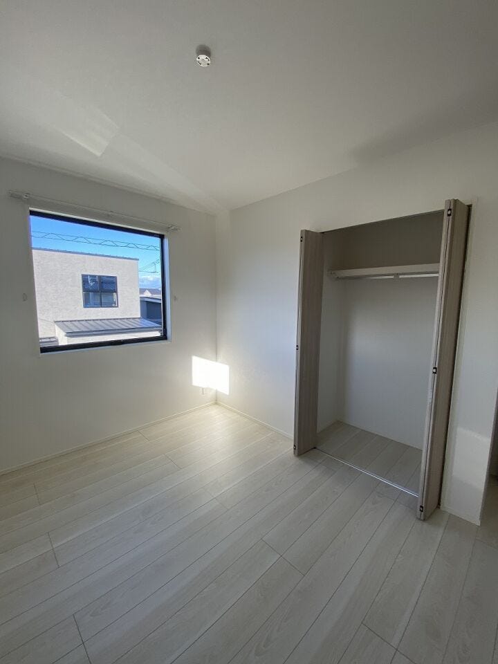 かさばる衣類もしっかりと収納できすっきりしたお部屋作りの手助けを!!