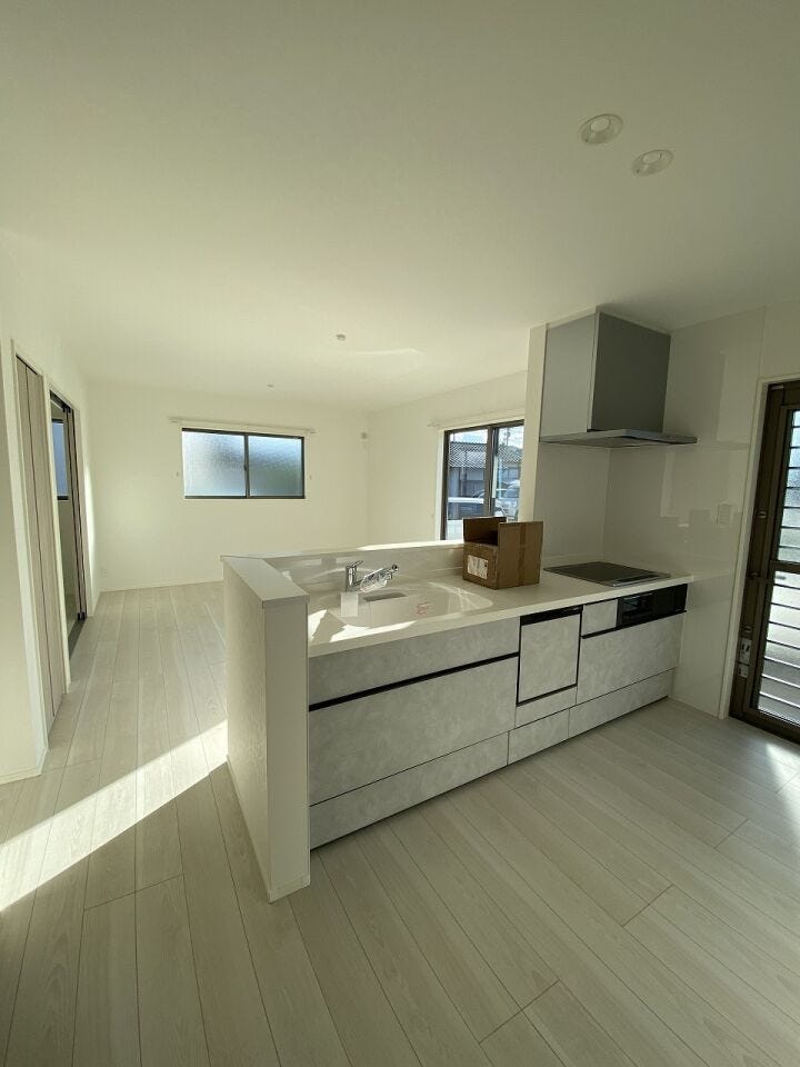 一番重要な物は「衣食住」と「家族」だと思います。一生懸命に働いたお父さんの安らぐ場所。美味しい料理を振舞うお母さんの使い易さ。お子様のための住環境。お客様の理想のマイホームをお聞かせ下さい♪