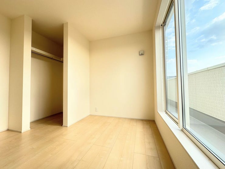 たっぷり収納スペースがあるウォークインクローゼット