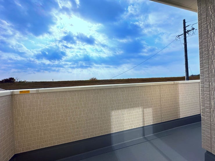 採光に優れた南向きバルコニーです。晴れた日には洗たく物がよく乾きます。