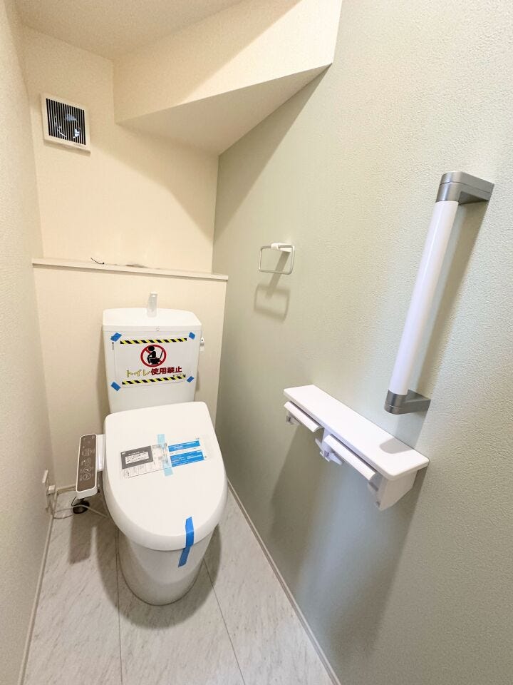 便ふたオート開閉機能、トルネード洗浄なので、少ない水でも前方の返し部分から後方部までしっかり洗浄。