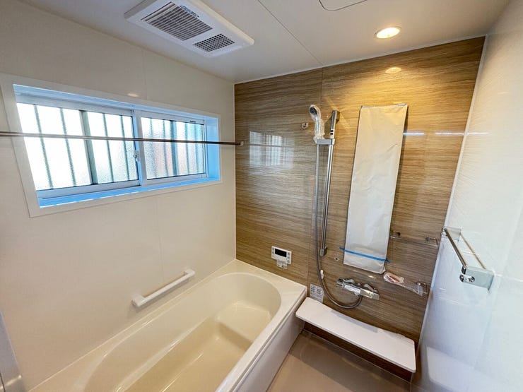 嬉しい浴室乾燥機付きです!浴室の乾燥だけでなく、洗濯物もカラッと乾燥させることができます!