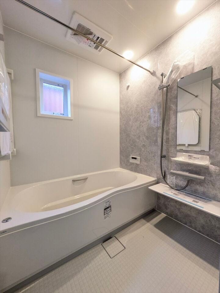 毎日の疲れも吹き飛ぶ浴室♪
足も広げてゆったりくつろげます。