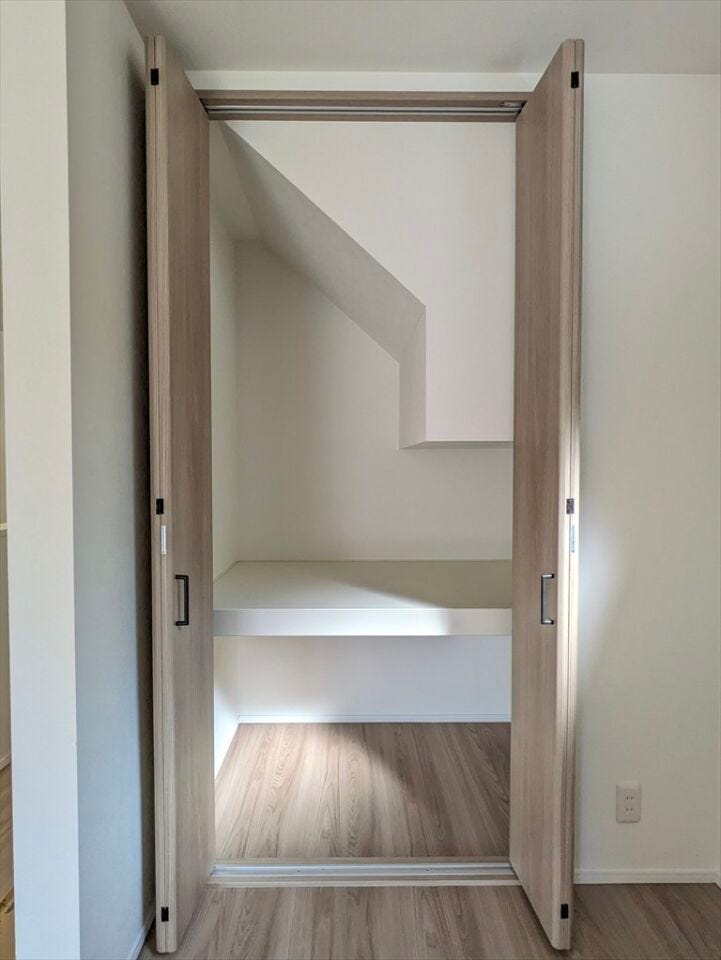 押入タイプの収納です!