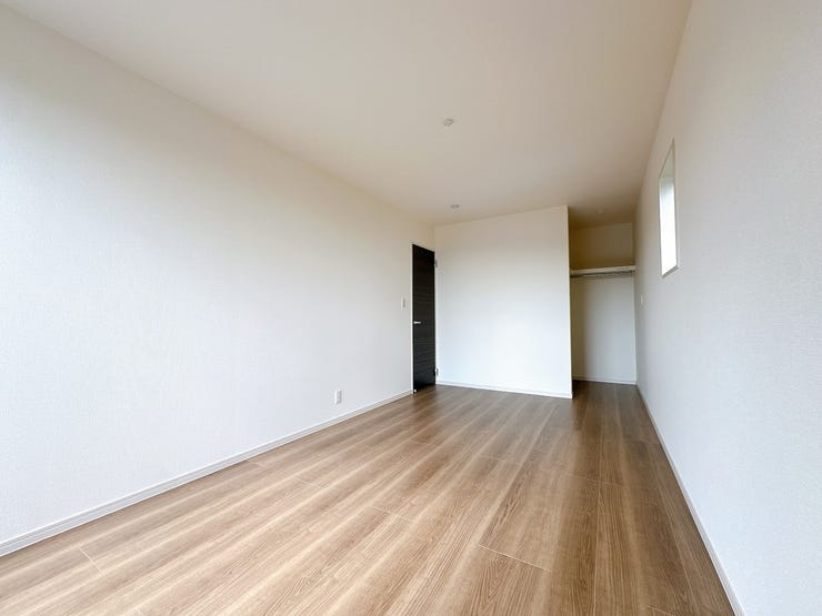 白を基調にした内装でインテリアが引き立ちます◎