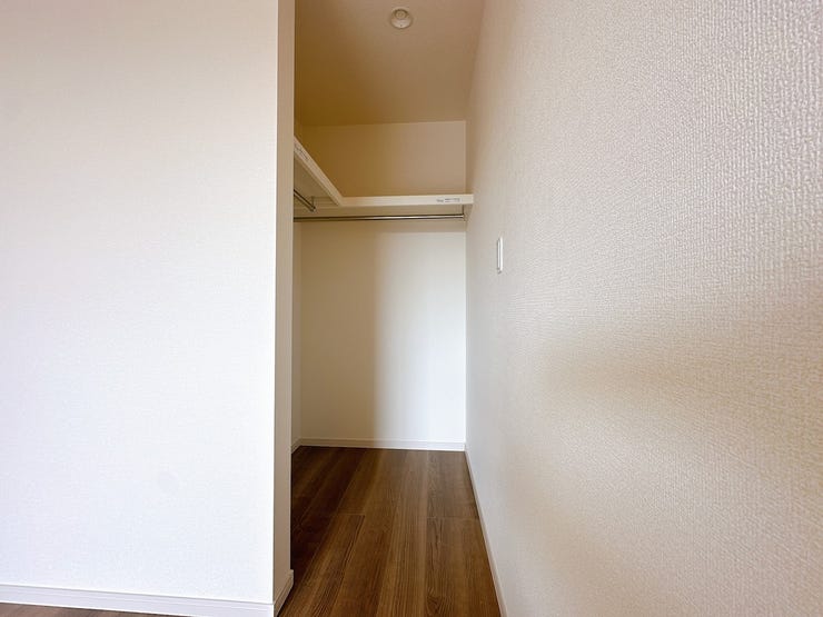 小物から大きな荷物まで収納ができ、お部屋を広く使って頂けます◎