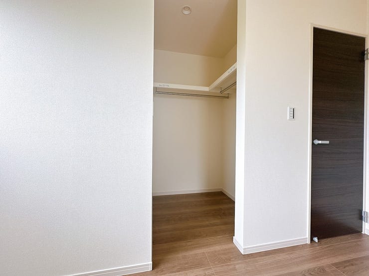 天井高サイズのクローゼットなのでお洋服がたくさん収納できます!