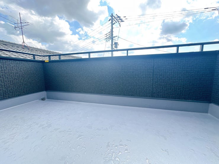 お天気の良い日はお布団も干すことができるワイドバルコニーです♪