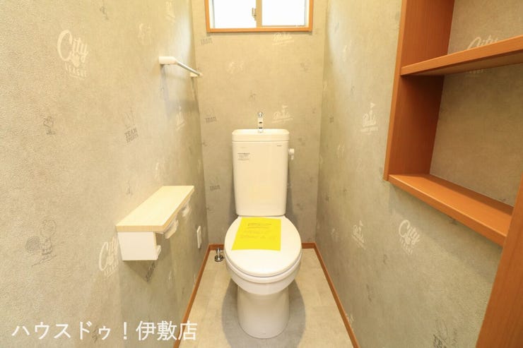 【2Fトイレ】
スヌーピー柄のかわいらしいトイレです!ゆっくりと過ごせそうですね