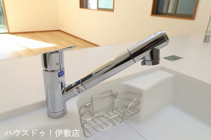 【浄水器一体型水栓】
安全で安心したお水がでてくるので、小さなお子様がいるご家庭にも安心でおいしい水がいただけます。