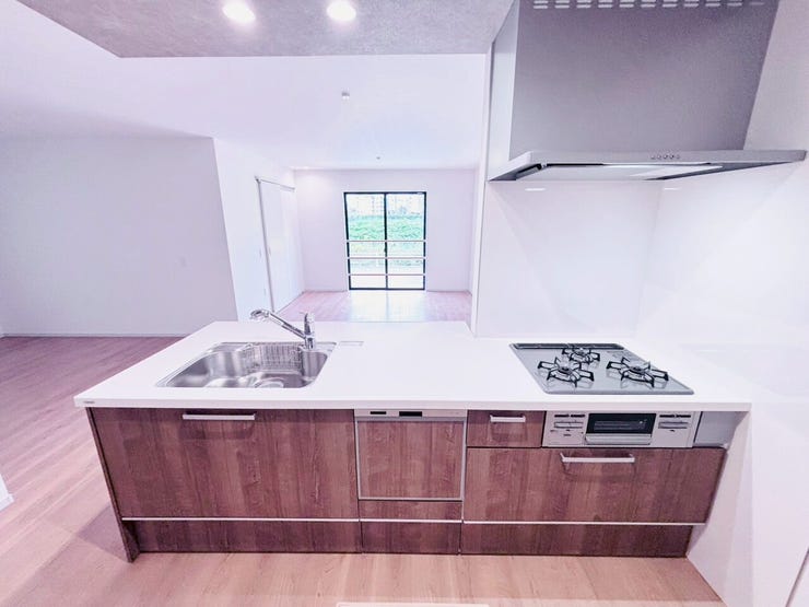 カウンターキッチンはリビングにいる家族の様子を見ながら調理できるので、小さなお子様がいるご家庭にもおすすめです♪