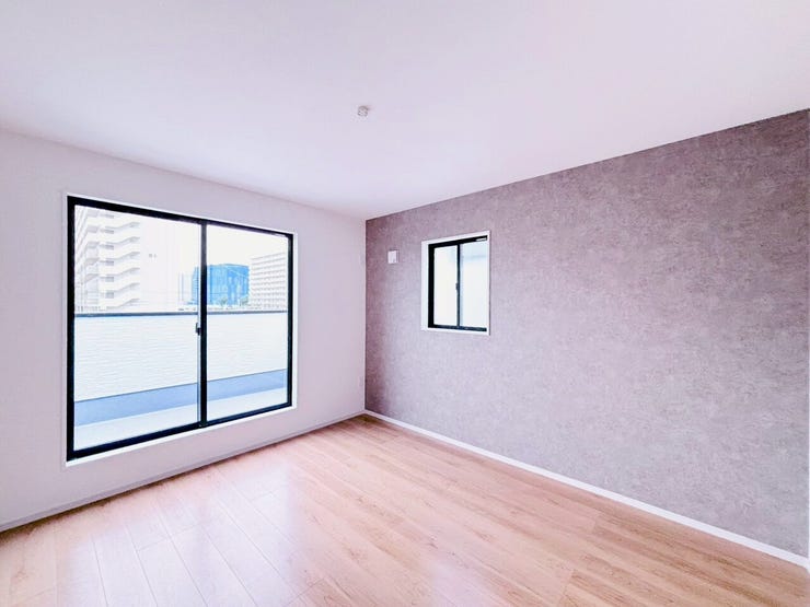 柔らかい色のアクセントクロスは心地よくリラックスできる居住空間が演出されます♪