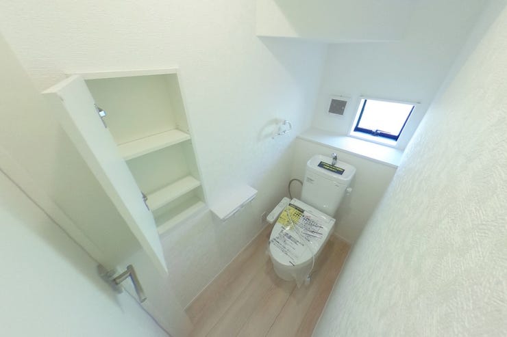 ●1階お手洗い●お手洗いは1階、2階共に手洗いタンク、タオル掛け、収納、ウォシュレット機能搭載です(甲斐市篠原 新築建売住宅)