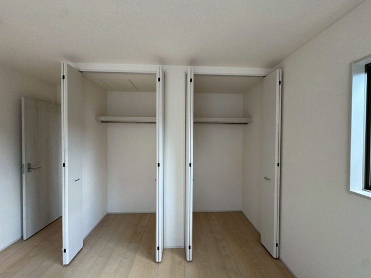 【Bedroom】クローゼット完備で収納力◎。家具の配置もしやすい機能的な洋室です。