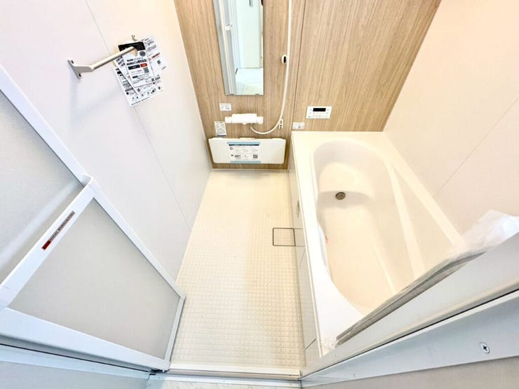 【Bathroom】広く快適な浴室で、ゆったりとお湯に浸かるひとときをお楽しみいただけます。