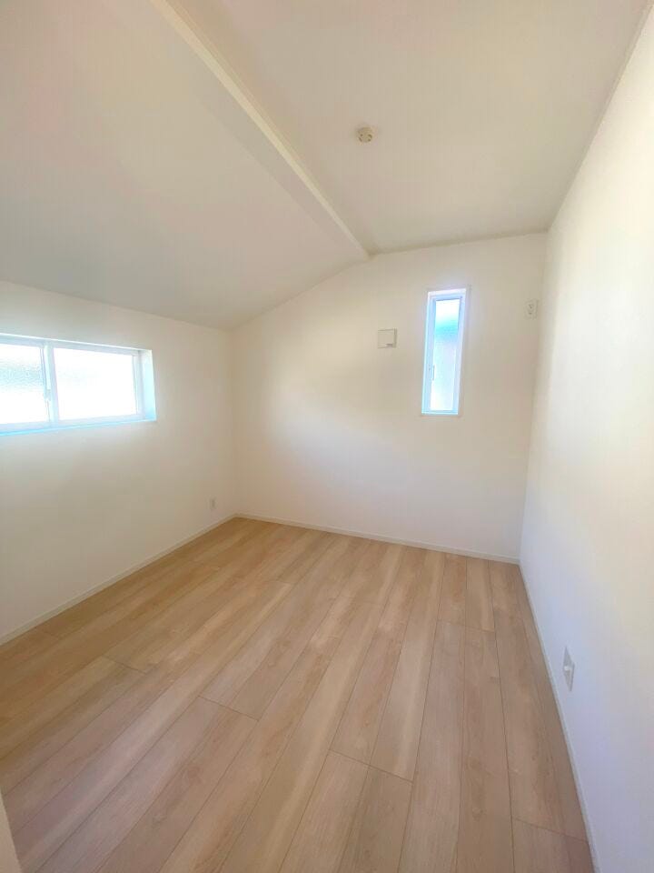 5.52帖の洋室全室二面窓で外光を取り込んだ空間です。