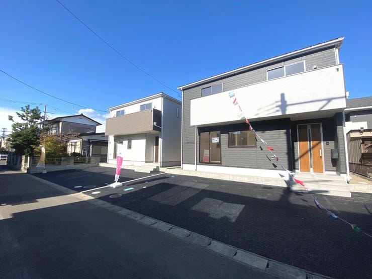 並列3台駐車可能なカースペースを完備しております。