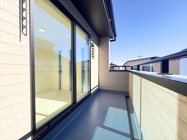 間取り図南側バルコニー:南向きのバルコニーです。天気がいい日はお洗濯もカラっと乾きそうですね。