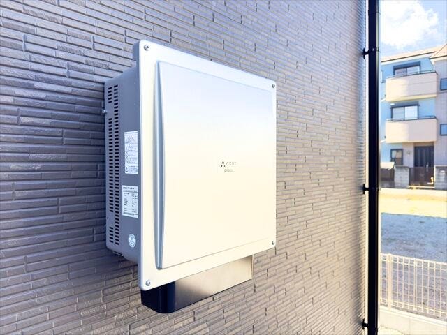 太陽光発電:電気代を節約できるだけでなく、災害時の電気の供給にも利用できます。