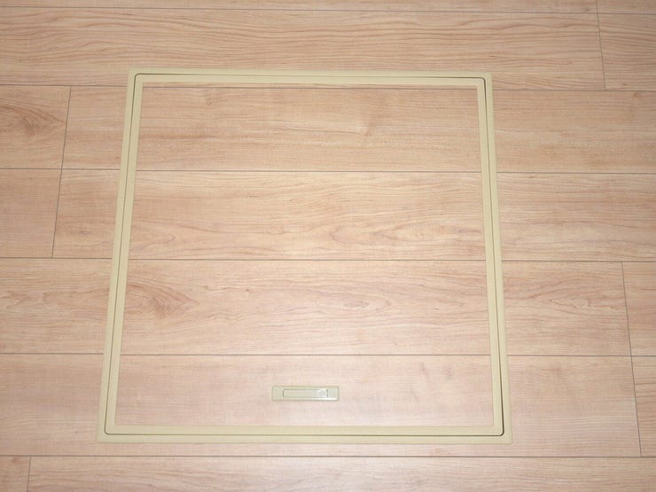 キッチンの床下収納
災害時に備えて貯蔵ができる床下収納♪
点検口にもなります♪