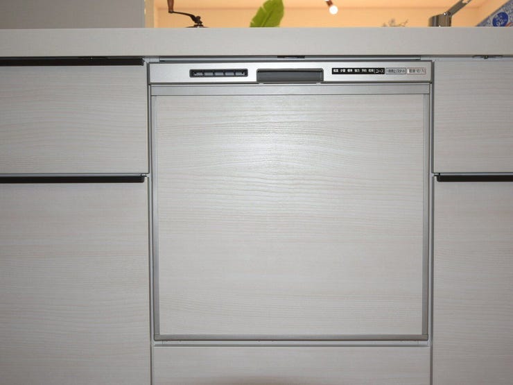 食洗機
食洗機があることで、後片付けもスムーズ。お子さまの食器やお弁当箱もまとめて洗えて、家族みんなが快適に使えます。