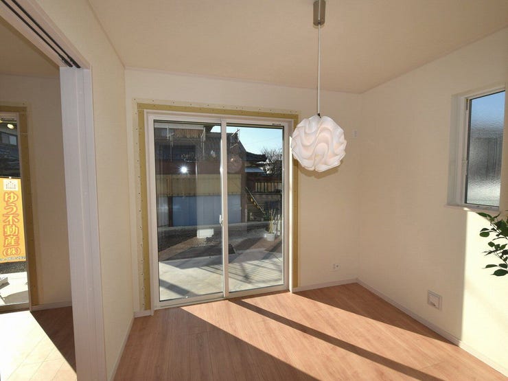 1F 洋室4.5帖
間仕切りを無くすとに空間を広げ、家族との空間を共有できる素敵な空間に。