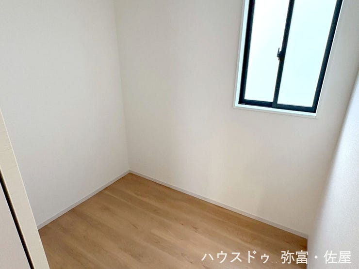 ファミリークローゼット有り!家族全員分の衣類や荷物を収納できます(^^)