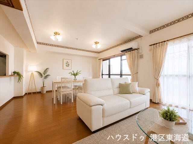 【リビング】
※実際の写真に家具や調度品をCG合成したものです。家具等は販売に含まれておりません。