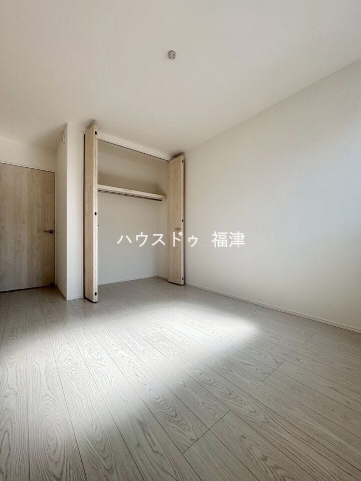 約6.28帖です♪
全居室フローリングでお掃除もラクラク♪
《福津市津屋崎8丁目 新築戸建て》
