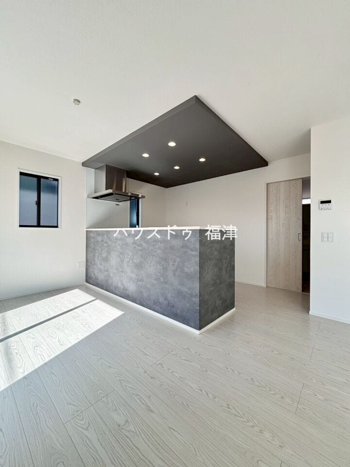 オシャレなキッチンデザインです♪
毎日の家事も捗りそうです。
《福津市津屋崎8丁目 新築戸建て》