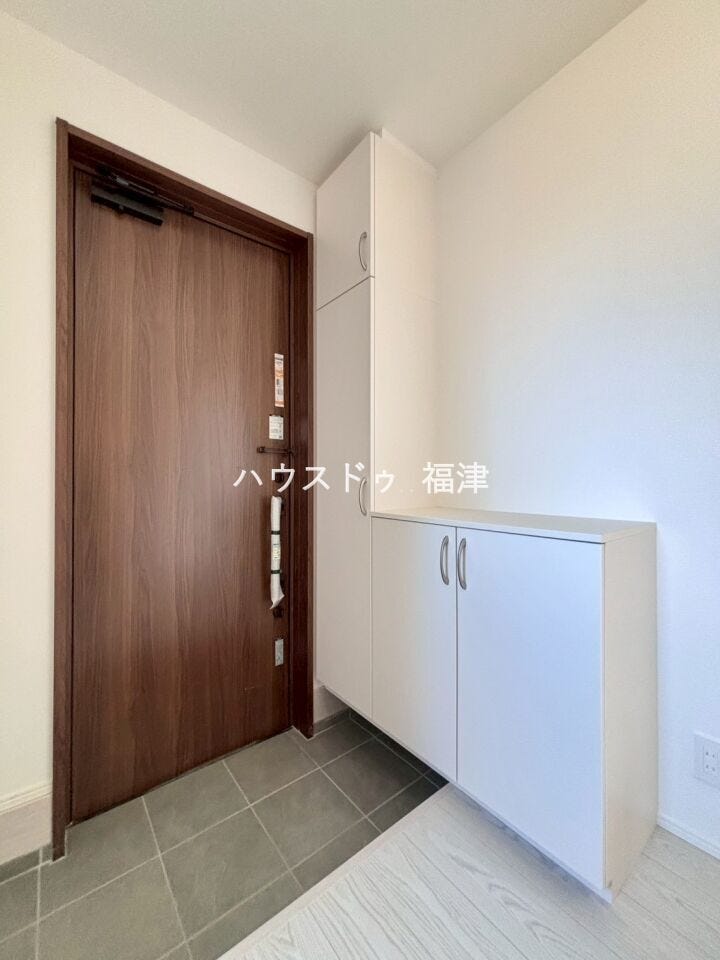 玄関には可動棚タイプのシューズボックスを完備!
高さのある靴もすっきり収納できます◎
《福津市津屋崎8丁目 新築戸建て》