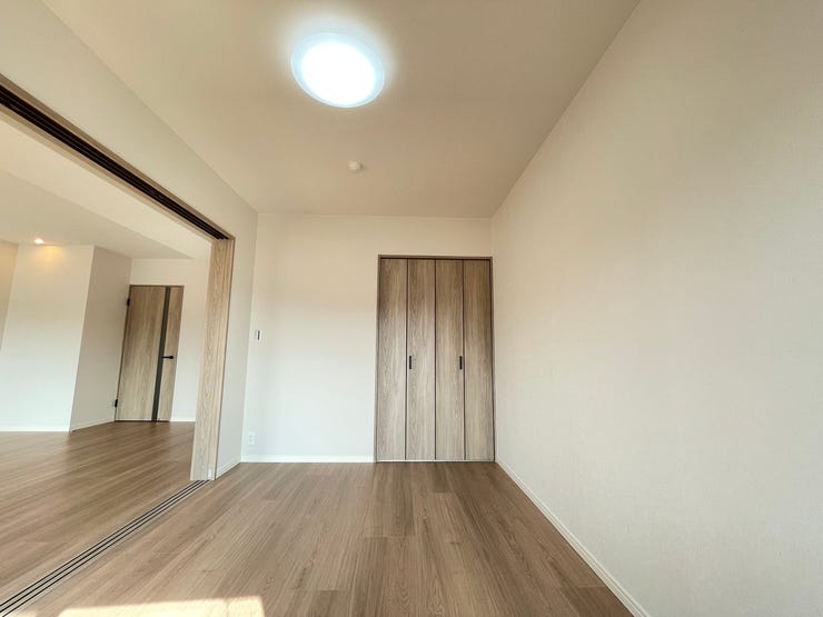 室内はいつも明るい印象なので気持ちの良い朝を迎えられます。毎日の生活も明るくなりそう♪