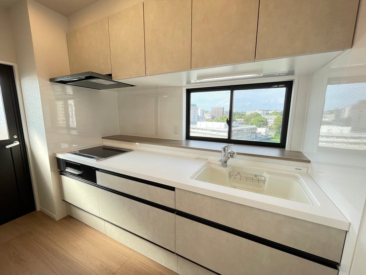 人気のIHヒーター♪三口コンロでお料理もはかどります☆火を使わないので火事の心配もなく、お子さまと一緒にお料理するのも楽しそうですね♪