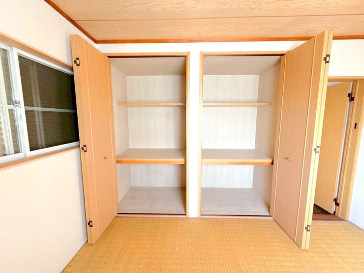 ゆとりのある収納スペースでお部屋をすっきりと出来ます。