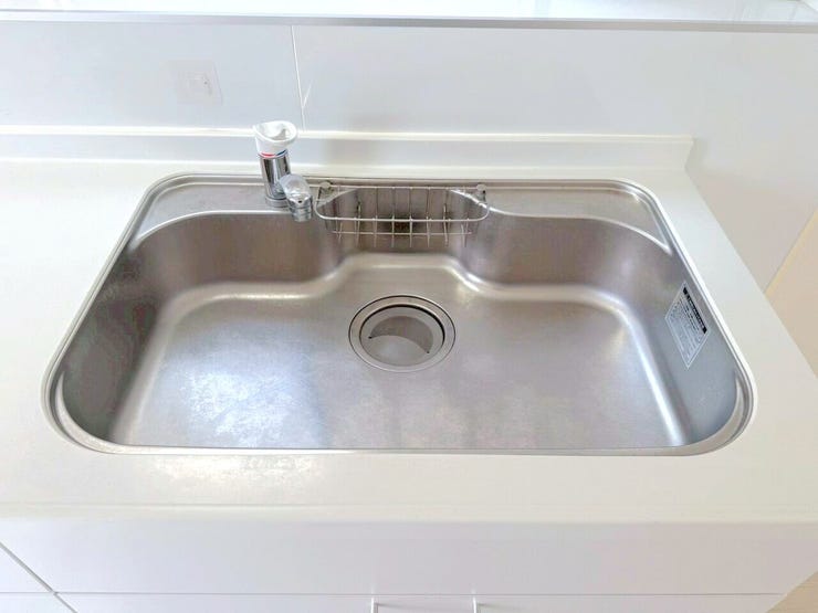 洗い物がしやすい大きなシンクです。汚れも落ちやすくお手入れもラクラクです。