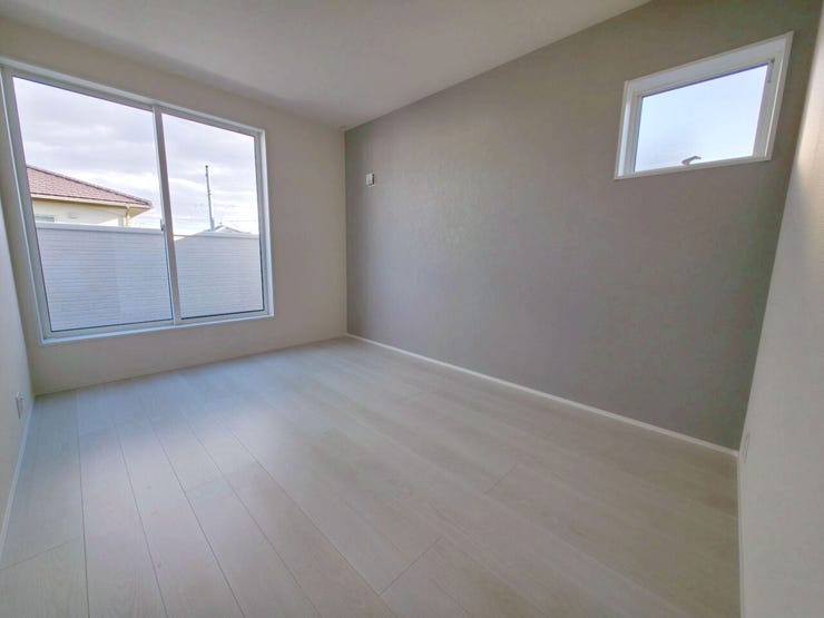 アクセントクロスを採用した約6.75帖の主寝室!