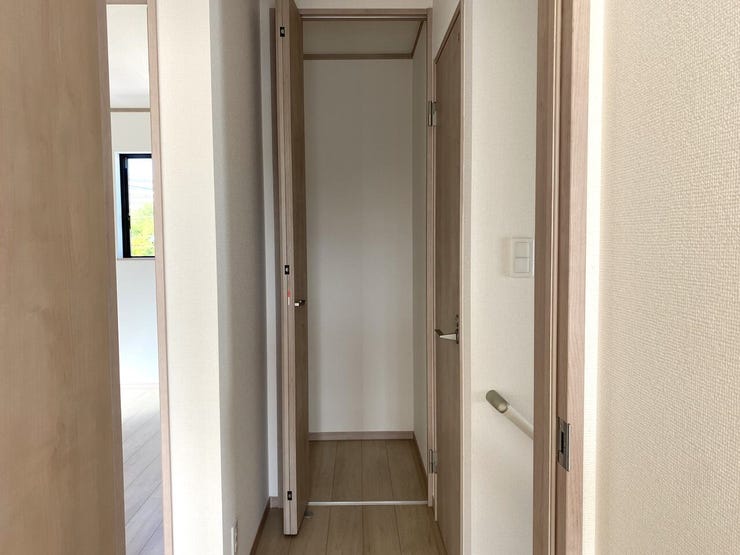 2階廊下収納
