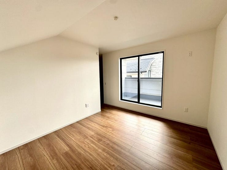 【Bedroom】ナチュラルな内装で、リラックスできる空間。寝室や書斎にも最適です。