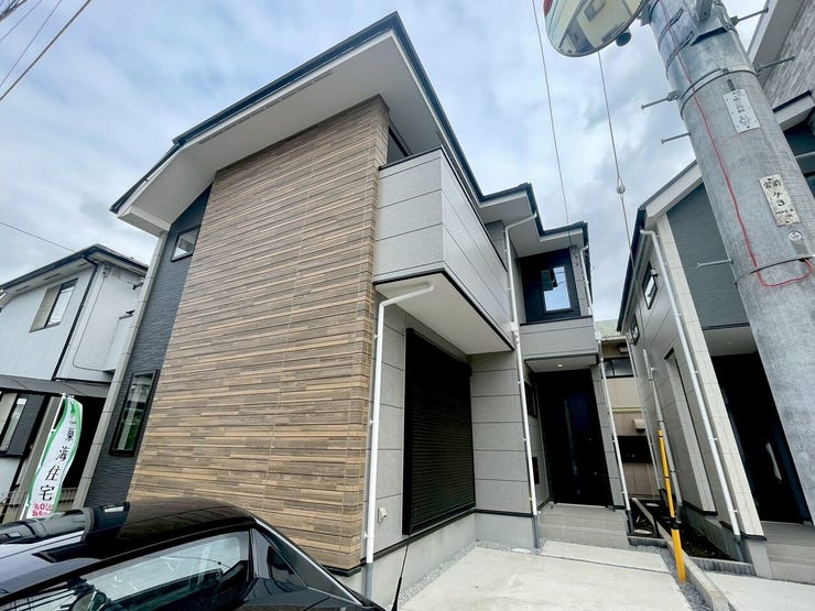 【Exterior】モダンでスタイリッシュな外観。周囲に調和する落ち着いた佇まいが魅力です。