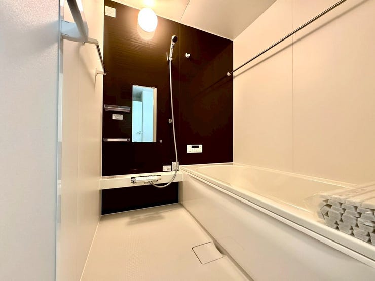 【Bathroom】広く快適な浴室で、ゆったりとお湯に浸かるひとときをお楽しみいただけます。