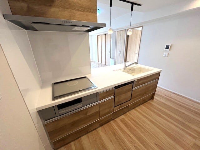 対面式キッチンとなっており、リビングを見渡しながら料理が楽しめます!