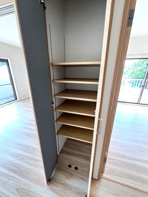 リビングに収納ございます!収納は多いほうがいいですね♪