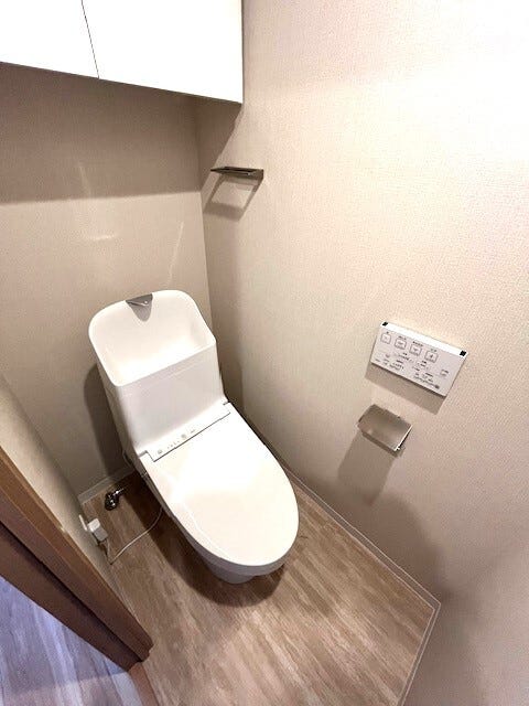 新品交換済みのトイレスペース!
温水洗浄便座付!