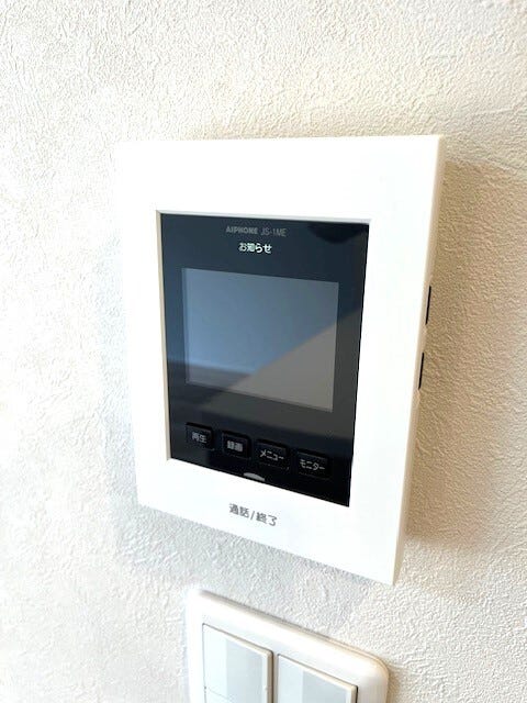 モニター付インターホン!来訪者の顔が見えるので防犯にも繋がります♪
