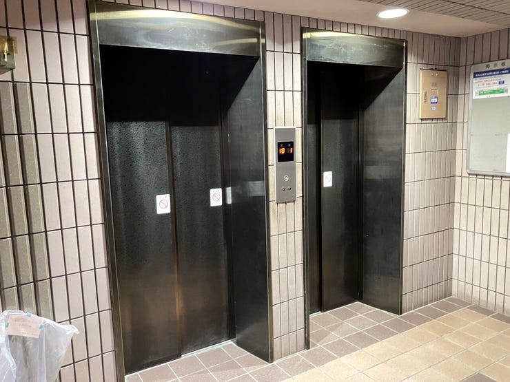 エレベーターも2基あり、朝の忙しい時間帯も混雑の緩和ができています