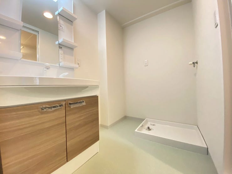 洗面台や壁クロス、床のクッションフロアも全て新品です♪