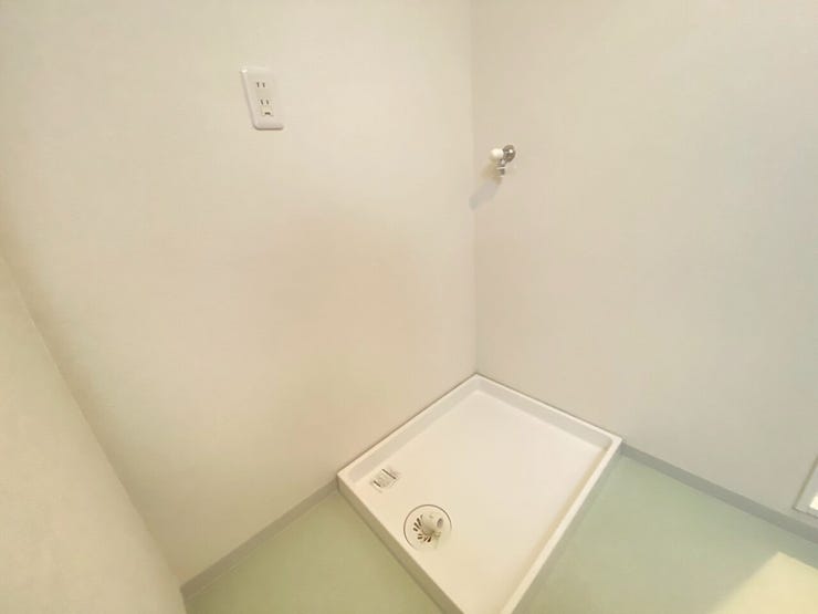 洗濯専用の水栓と防水パンがあります♪