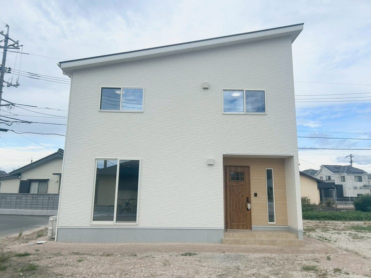 飽きのこないシンプルな外観!長く愛せるマイホームになりますよ。